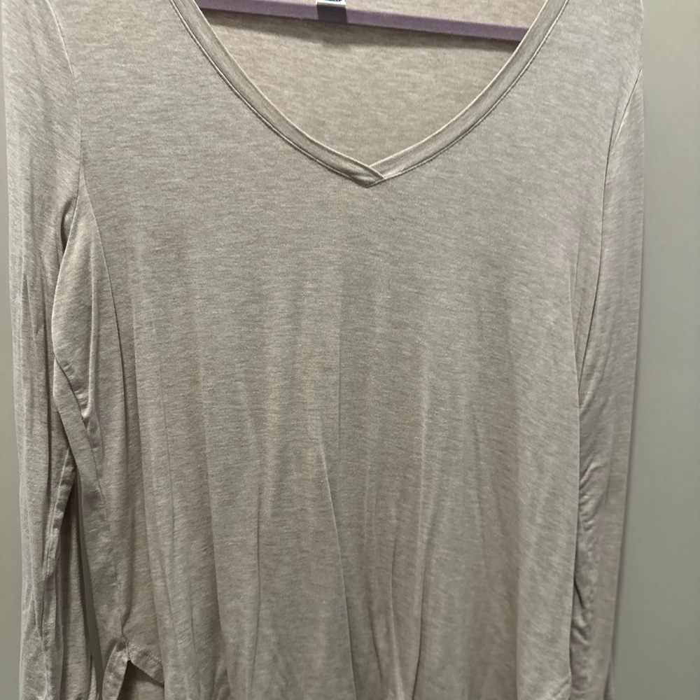 Old Navy Soft Gray Long Sleeve V-Neck Top